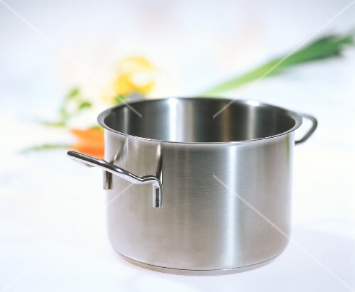 Stainless steel saucepan