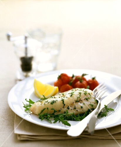 Cod with rocket and tomatoes