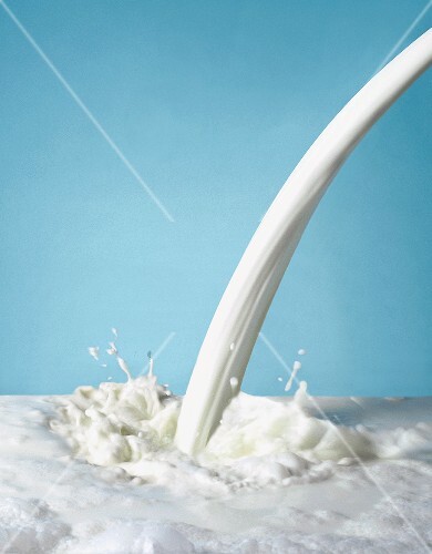 Milch ausgiessen