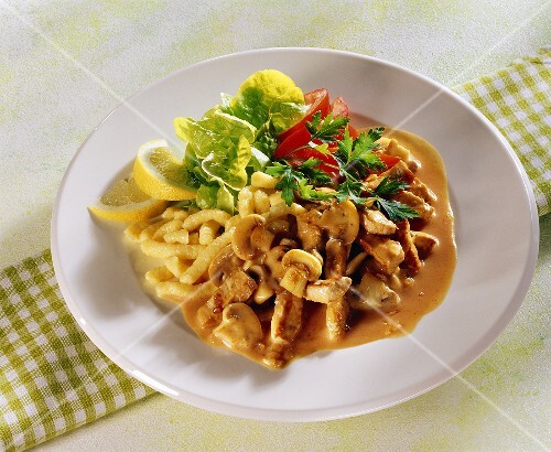 Zürich-style meat dish with mushrooms and spaetzle noodles