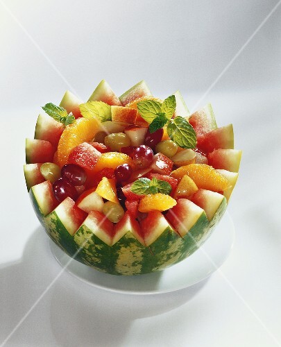 Melón relleno con ensalada de frutas