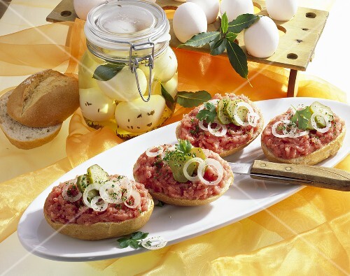 Bread rolls topped with minced pork, pickled eggs