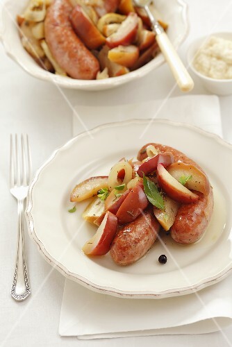 Sausages with apples and juniper berries