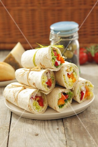 Salad wraps (with peppers and radishes) for a picnic