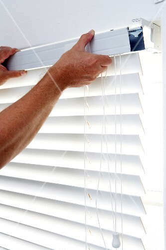 Putting up a blind