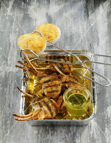 Grilled lamb cutlets with herb sauce and cheese muffins