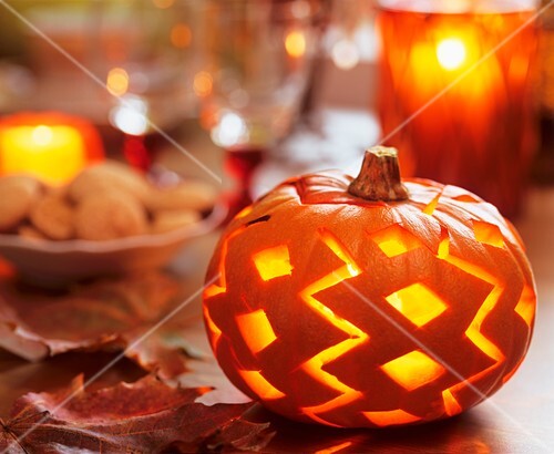 Halloween: Kürbis mit Mustern