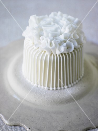 Small white cake with ruffle decoration