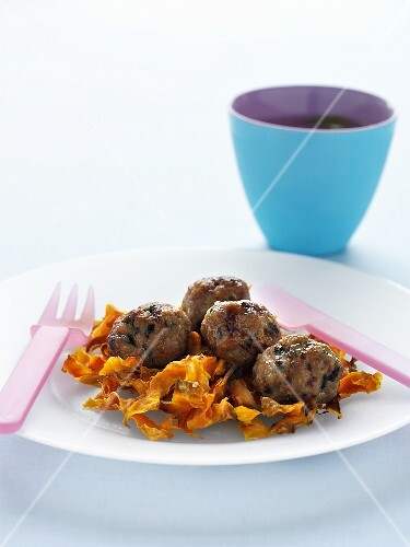 Pork balls with vegetable crisps