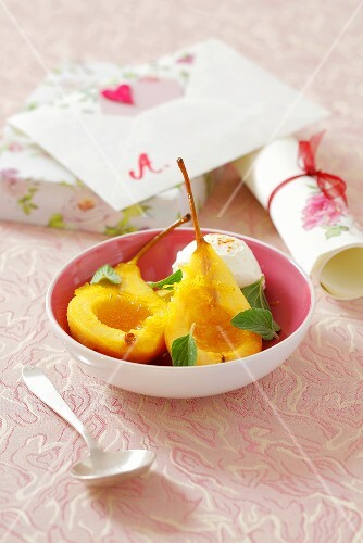 Birnen mit Zitronensirup, Minze und Mascarpone