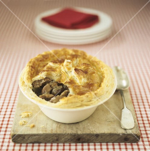 Steak and kidney pie (UK)
