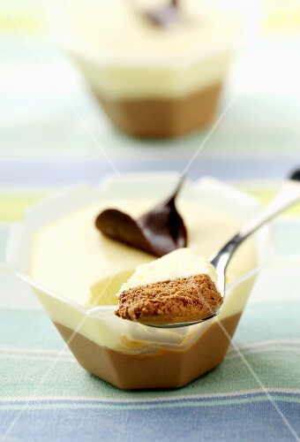 Schwarz-weisse Schokoladenmousse