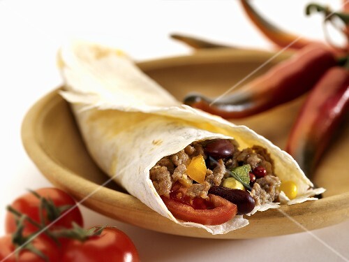 Tortilla with mince and vegetable filling
