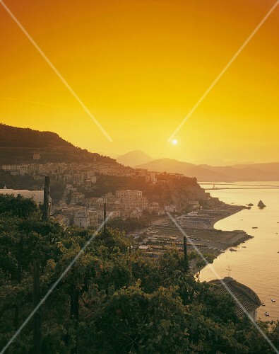 Blick auf Vietri sul Mare, Kampanien, Italien