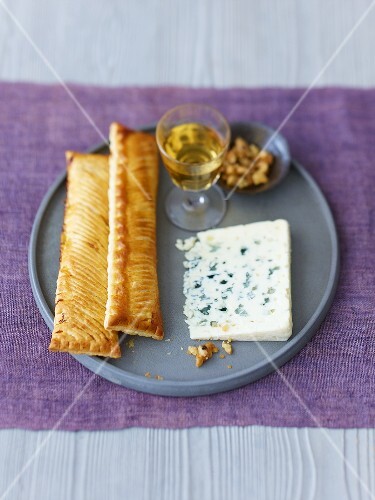 Birnen-Jalousie mit Pfeffer-Wallnuss-Krokant