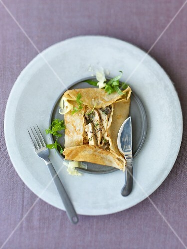 Galette mit Pilzragout und Kräutern