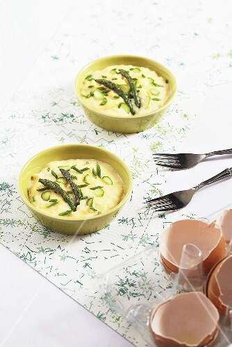 Scrambled egg with green asparagus