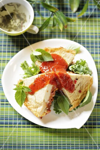 Meat pie with tomato sauce