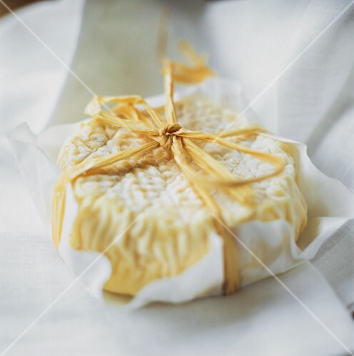 Soft cheese matured in straw (Tuma di Paja)