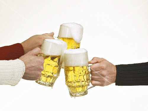 Clinking beer tankards