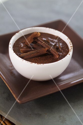 Schokoladenmousse in einem Schälchen