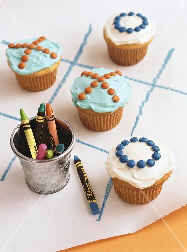 Noughts and crosses cupcakes (decorated with Smarties)