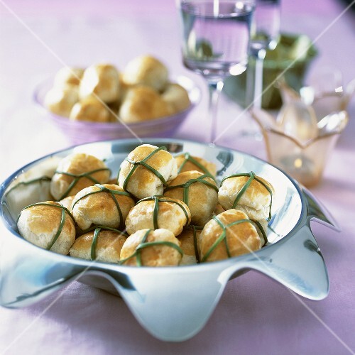 Pastries filled with spinach and mozzarella
