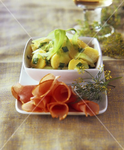 Potato, cucumber and leek salad with ham
