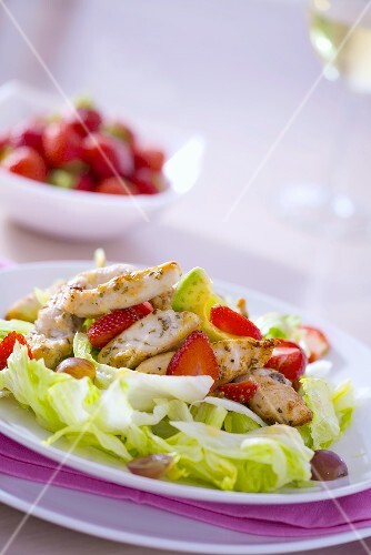 Iceberg lettuce with chicken breast, avocado & strawberries