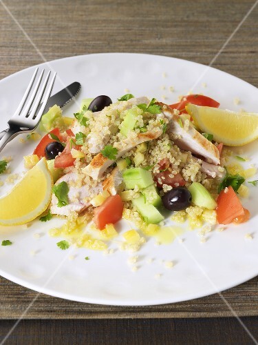 Quinoa-Salat mit gegrilltem Hähnchen