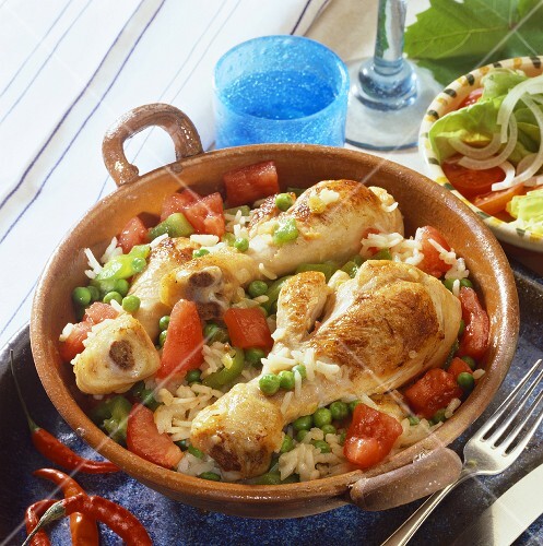 Pan-cooked chicken with rice and vegetables
