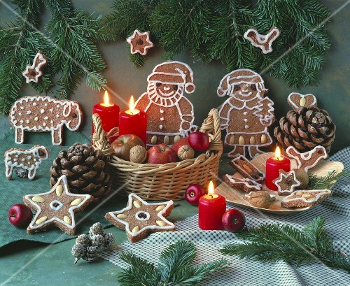 Christmas decoration with gingerbread figures