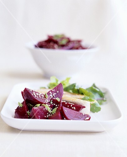 Teryaki-Rote Beete mit Sesam zu Räucherfisch