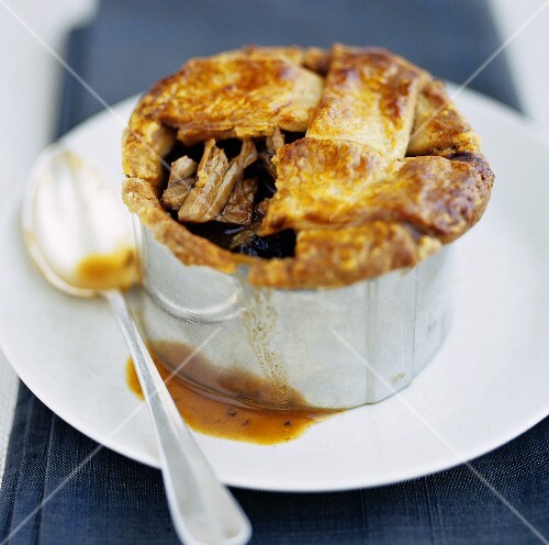 Steak and onion pie with gravy