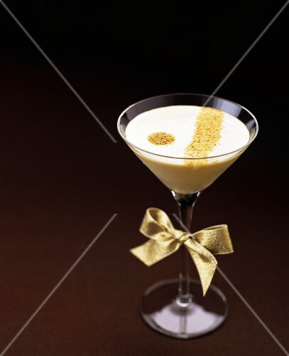 Brandy Alexander with nutmeg