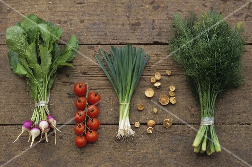 Radishes, cherry tomatoes, spring onions, mushrooms, dill