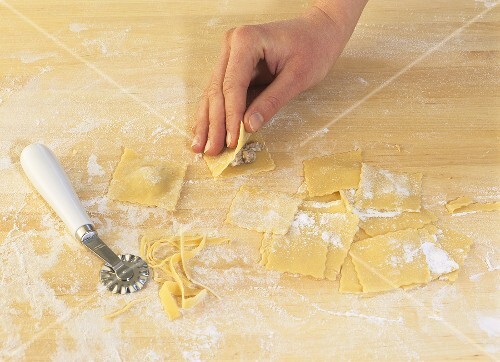 Ravioli mit Pilzfüllung herstellen