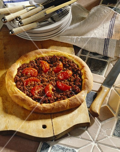 Mince and tomato pizza (Turkey)