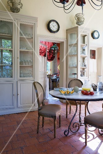 Breakfast room in Château de la Verrerie (France)