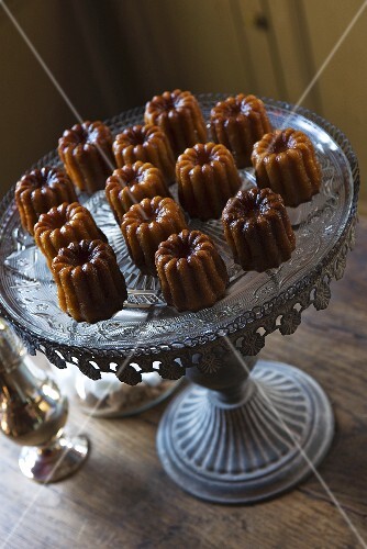 Cannelés (Small cakes from Bordeaux)