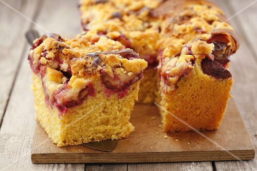 Plum crumble cake