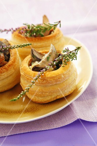 Vol-au-vents filled with mushroom ragout