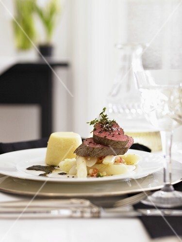 Kalbsfilet mit Schwarzwurzeln und Griessauflauf