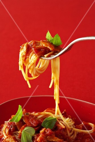 Spaghetti with tuna and tomato sauce
