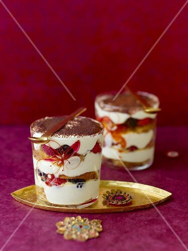 Weihnachts-Tiramisu in Gläsern