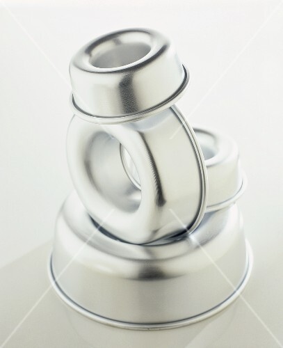 Baking tins for ring cakes