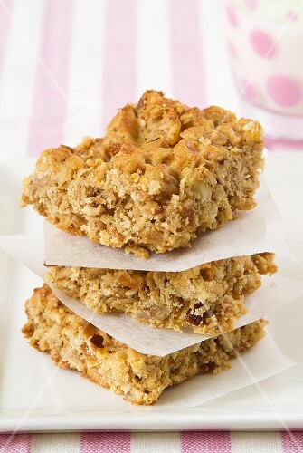 Home-made muesli slices