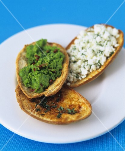 Peas, herbs and herb quark on toast