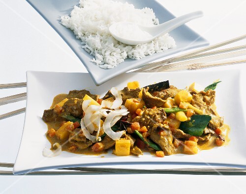 Kokoscurry mit Ananas und Reis
