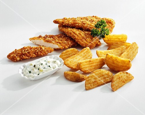 Hähnchenschnitzel mit Country Potatoes und Kräuterremoulade